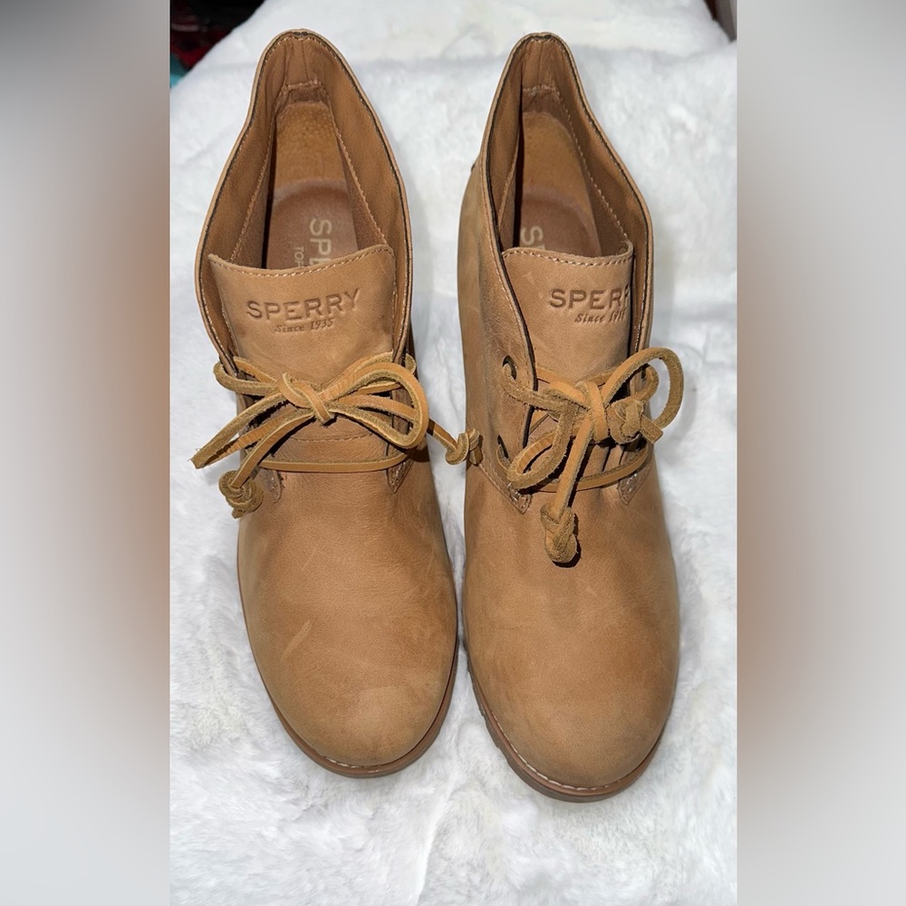 Like new Sperry Celeste Prow Wedge Bootie size 8.5